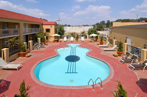 Days Inn by Wyndham Memphis at Graceland Family Pool